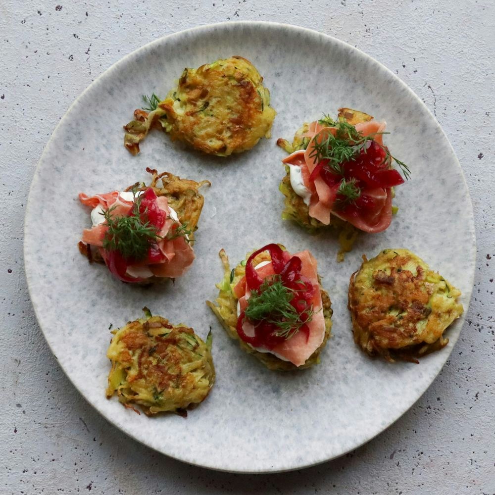 Røsti med parmaskinke, flødeost og løgkompot