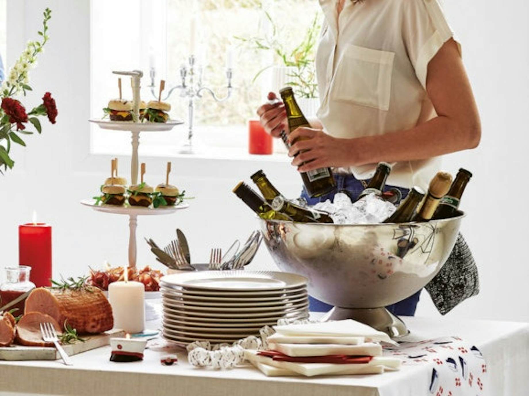 Opstil en buffet med forskelligt slags mad