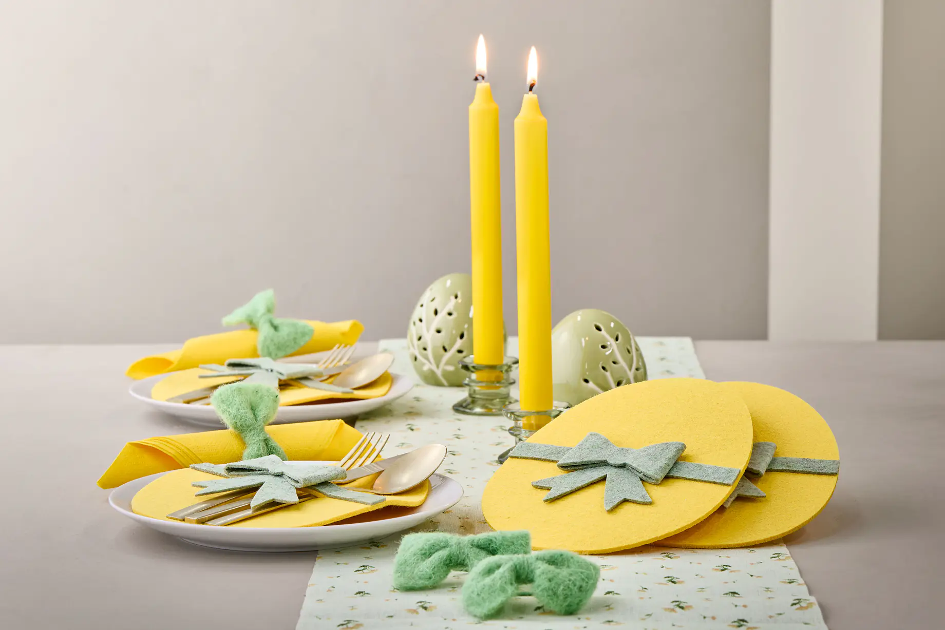 Dæk et fint påskebord med produkter fra BilkaToGo