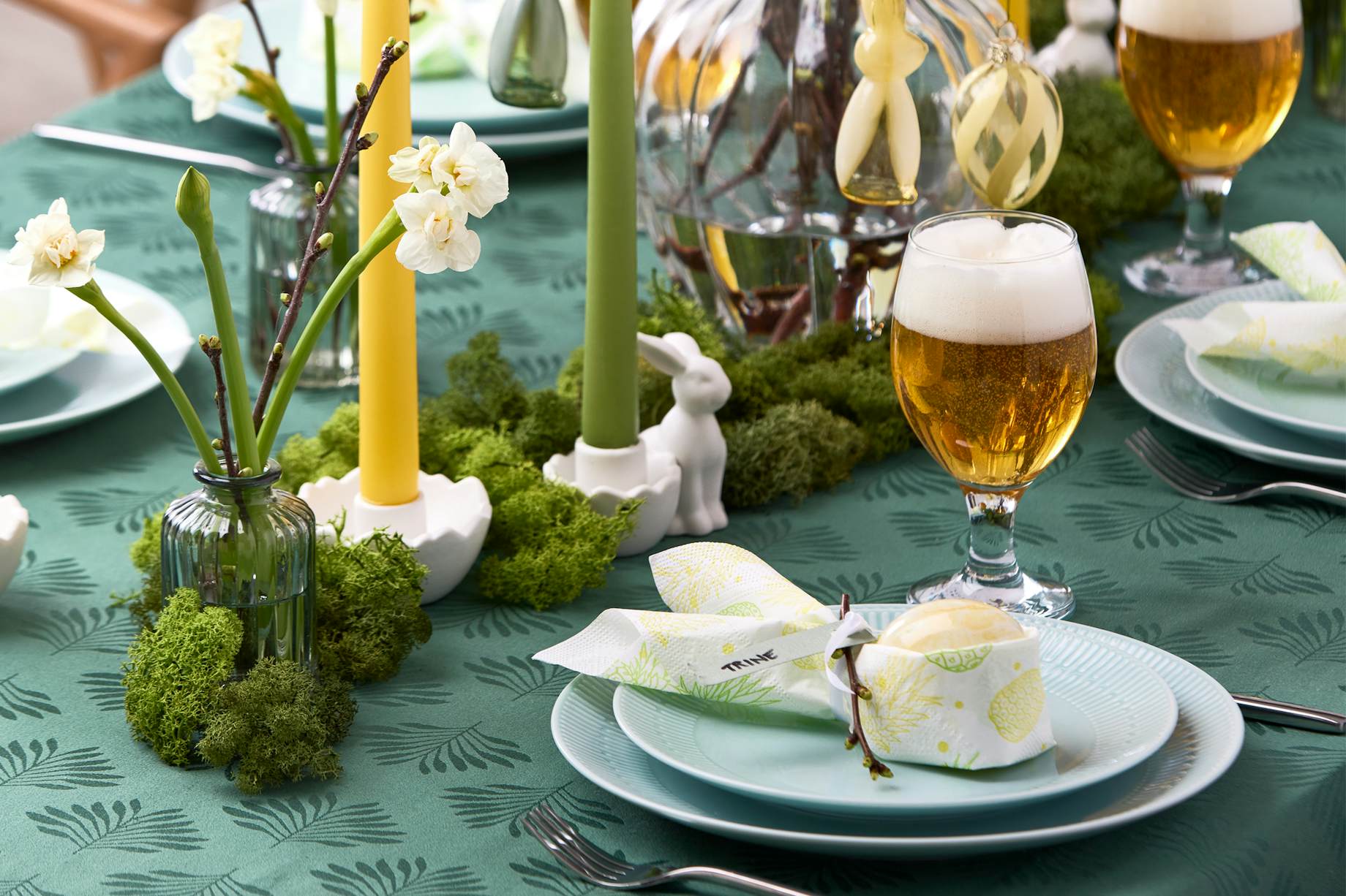 Dæk et pænt påskebord med de fineste påskeservietter fra BilkaToGo