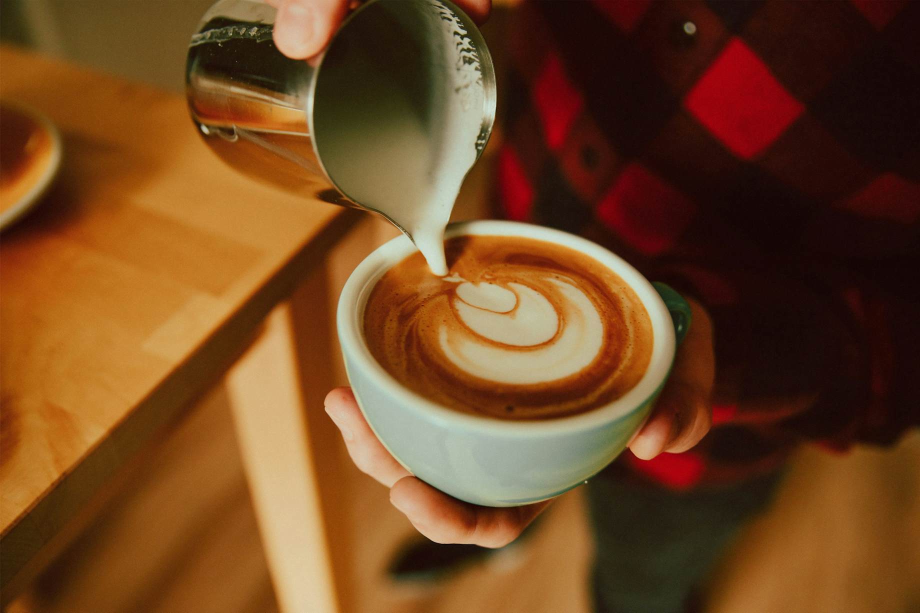 Vil du vide mere om flat white? Så læs med hos BilkaToGo