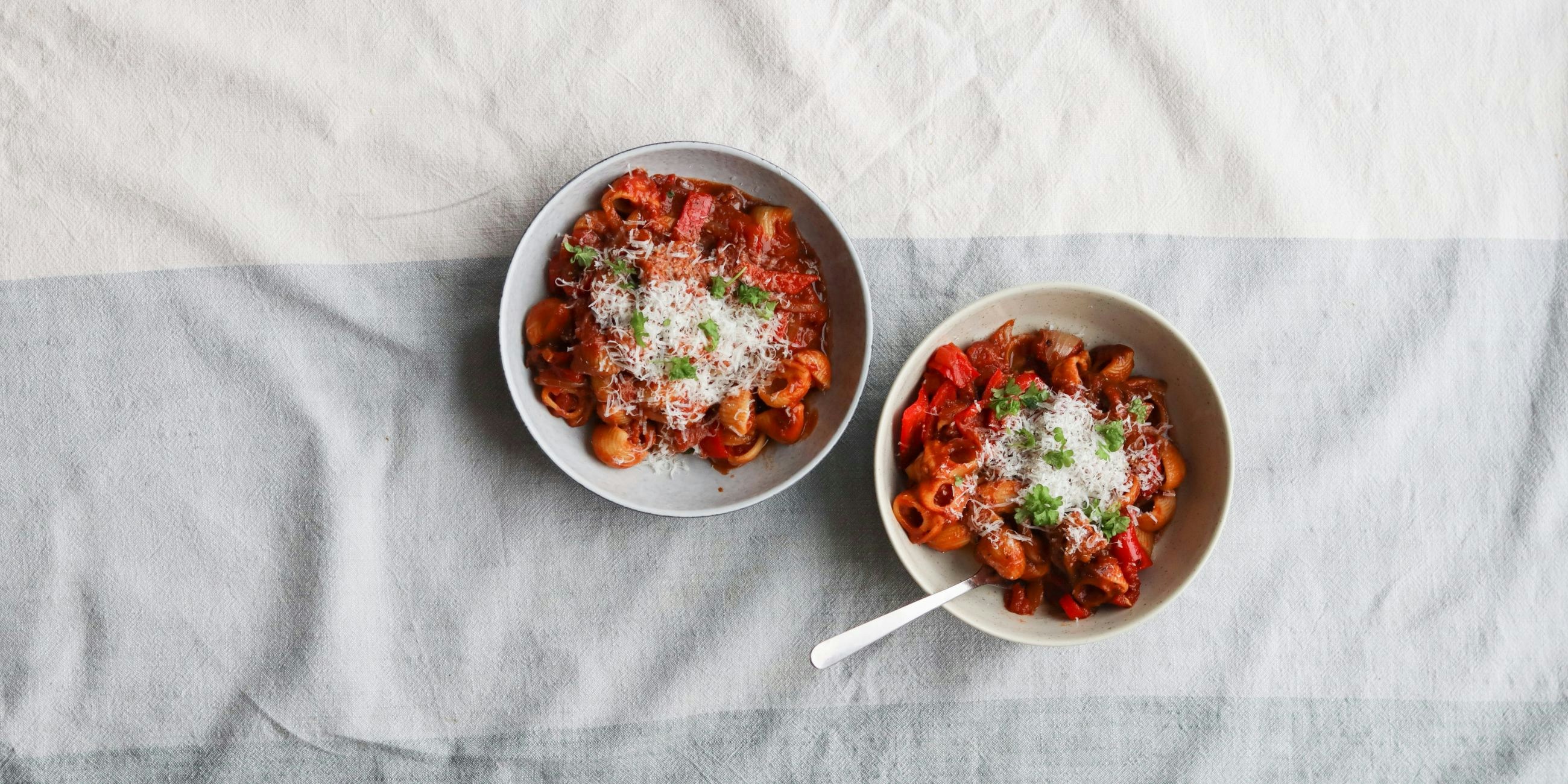 Pasta med chorizo, peberfrugt og parmesan