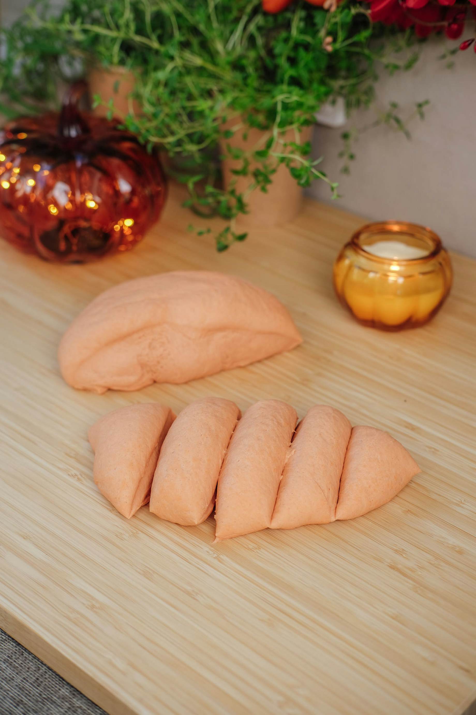 Bag lækre græskarboller til halloween med BilkaToGo