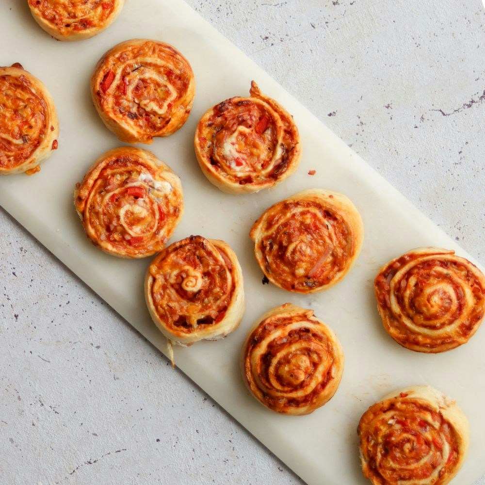 Pizzasnegle med skinke og ost