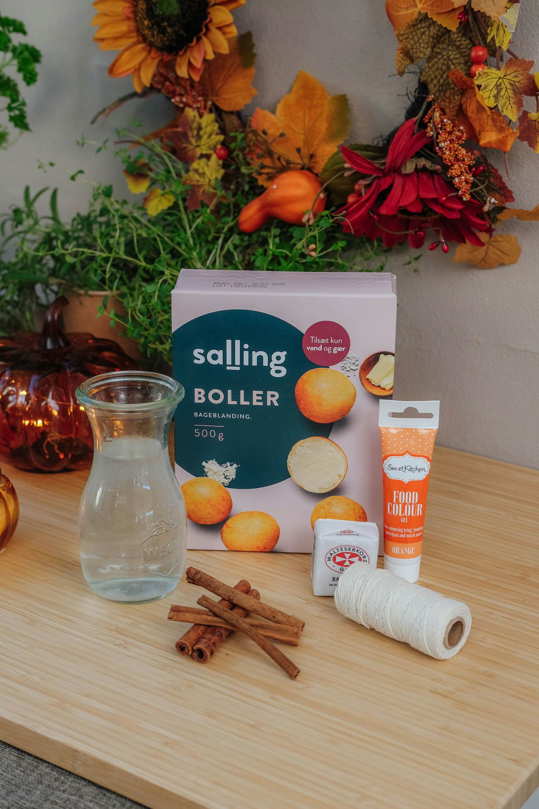 Bag lækre græskarboller til halloween med BilkaToGo