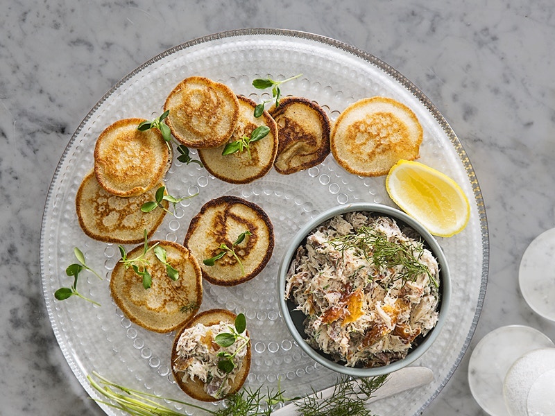 Opskrift på Blinis med røget ørredrillette