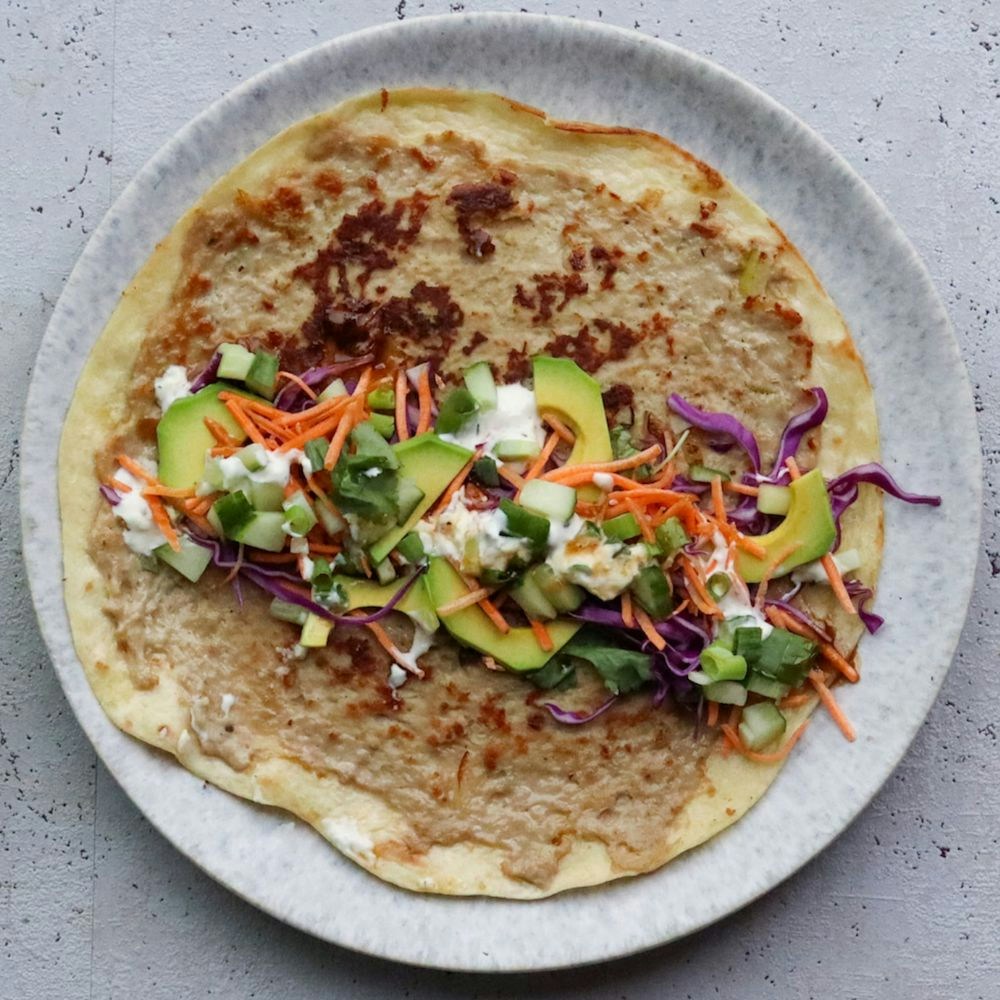 Smashed dumplings med kylling, grønt og dressing