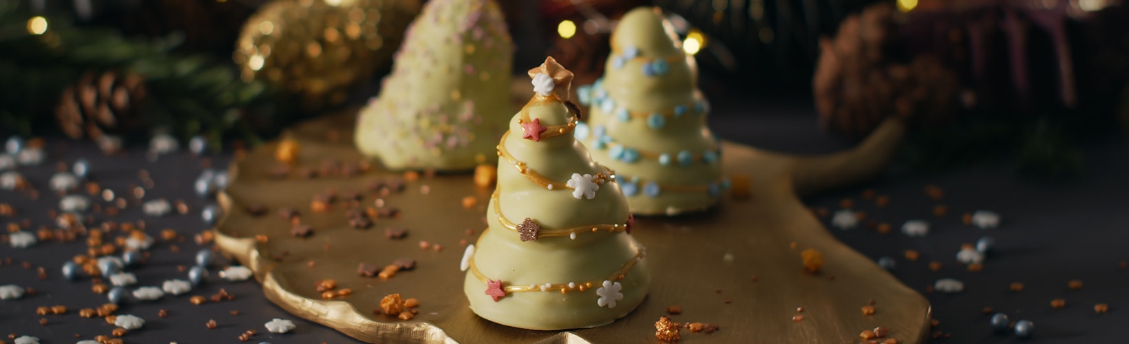Lav hjemmelavede flødeboller til små juletræer
