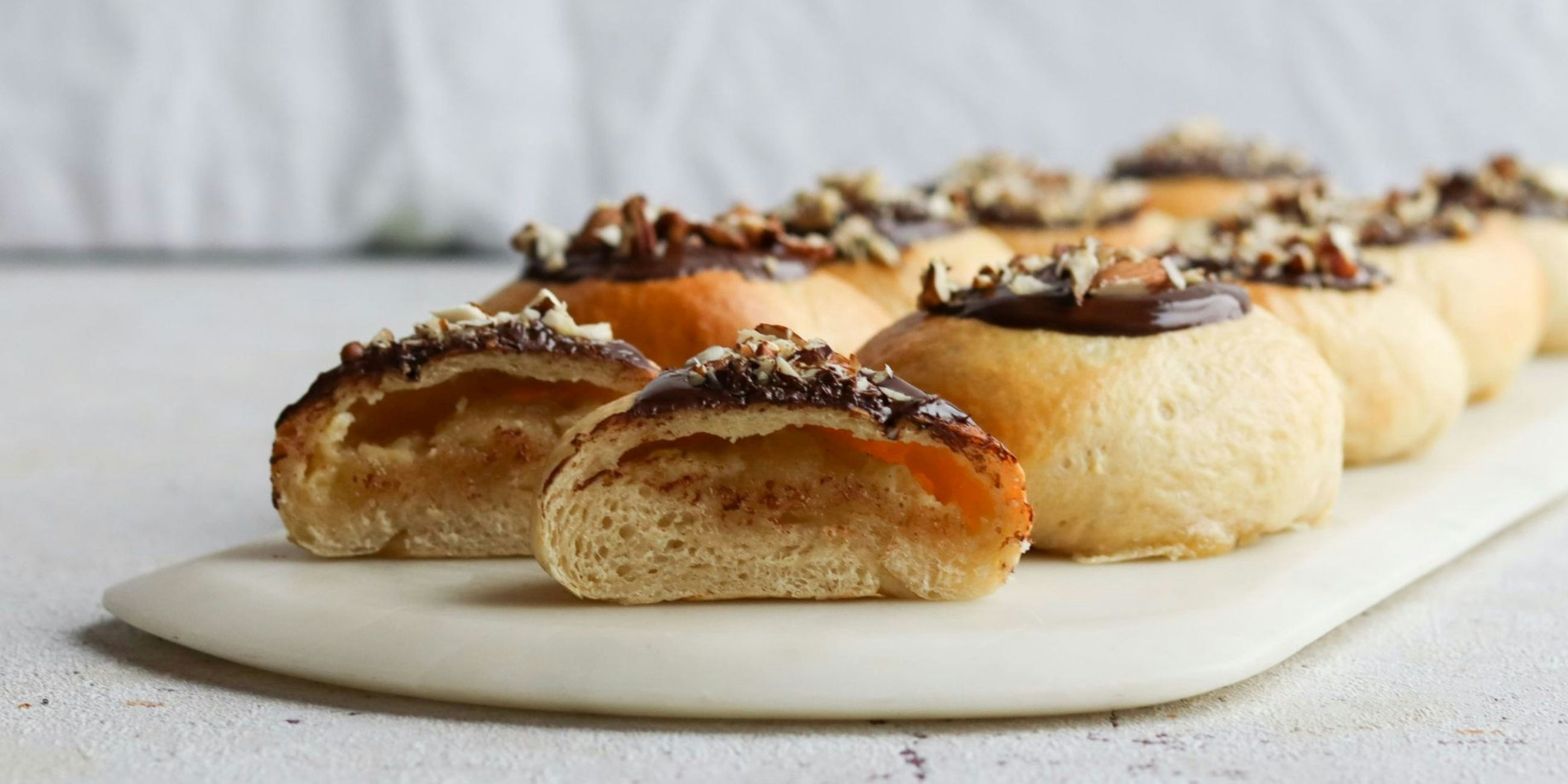 Gammeldags fastelavnsboller med chokolade og nødder