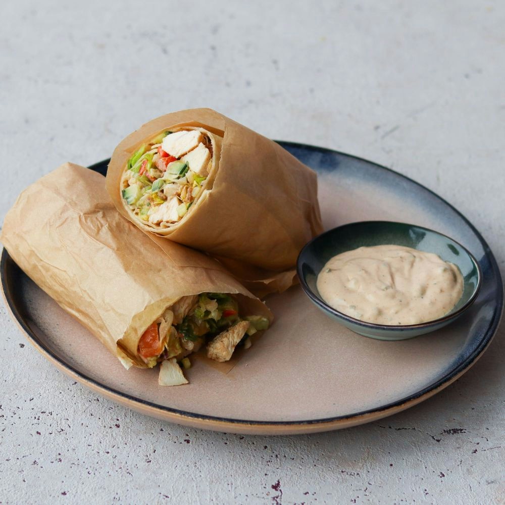 Wraps med kylling, grønt og burgerdressing