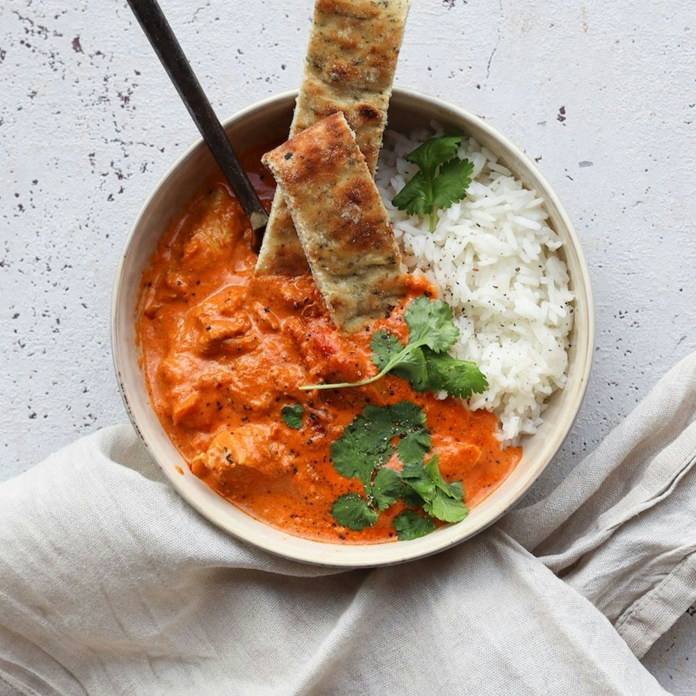 Tikka masala med kylling, ris og brød
