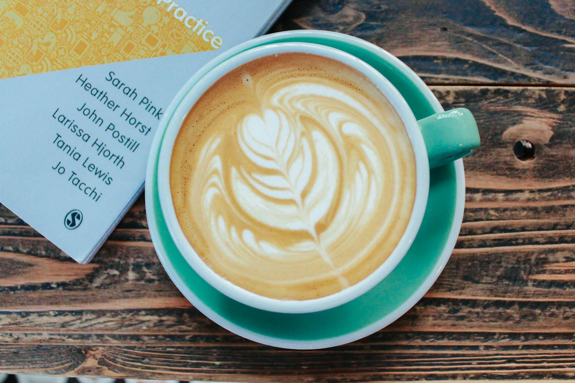 Lær at lave en tulipan med latte art hos BilkaToGo