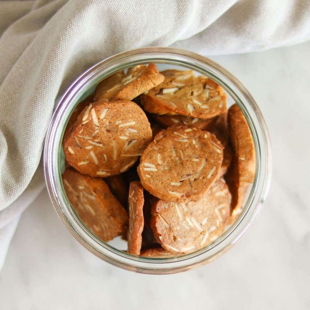 Brunkager med mandelflager