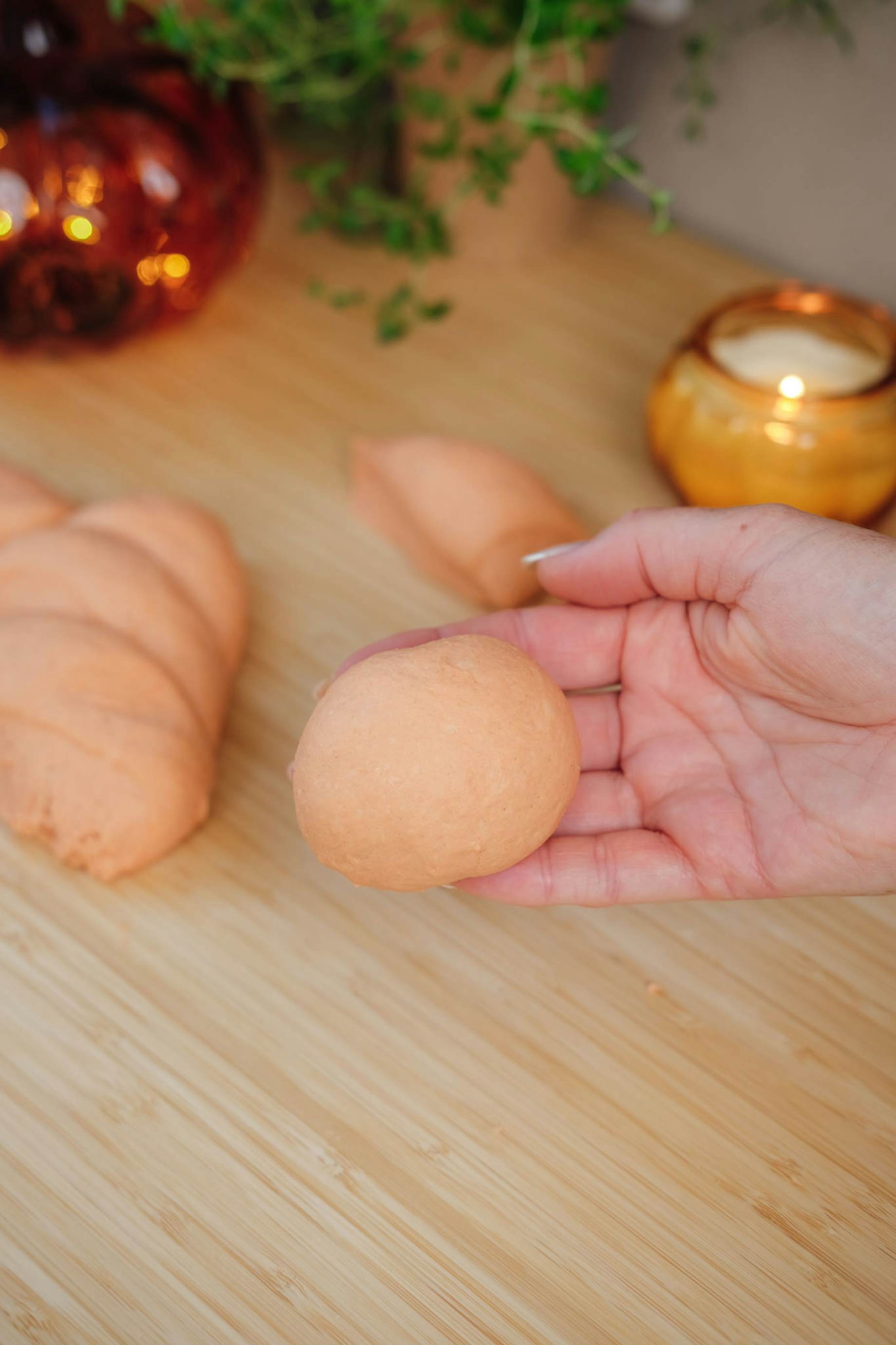 Bag lækre græskarboller til halloween med BilkaToGo