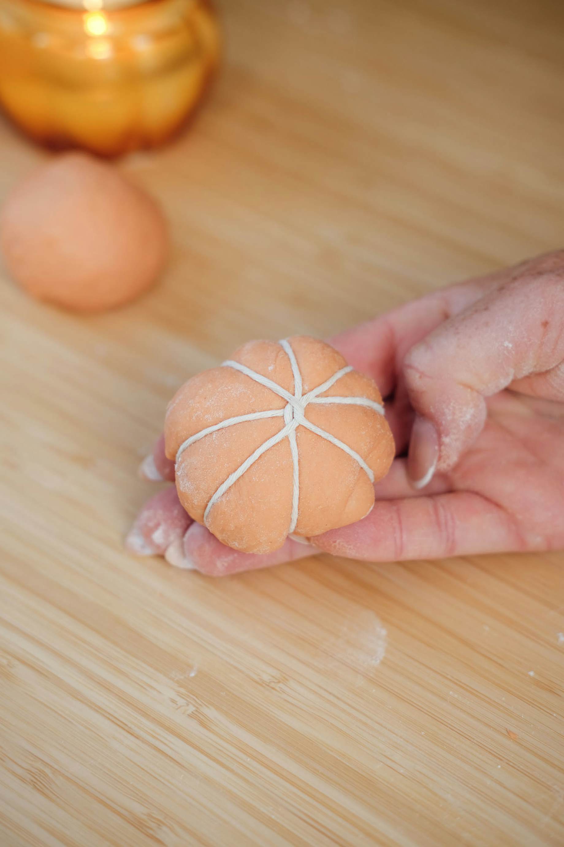 Bag lækre græskarboller til halloween med BilkaToGo