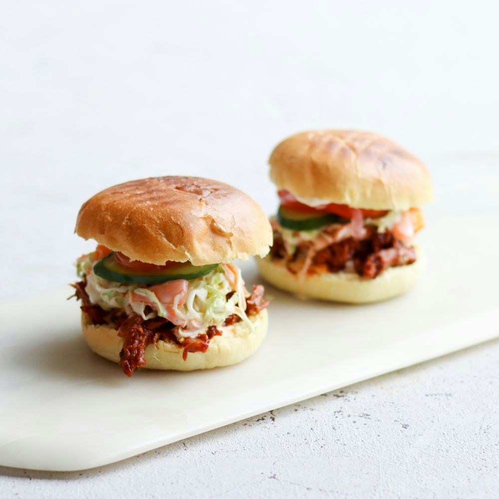 Pulled pork burger med coleslaw og grønt 