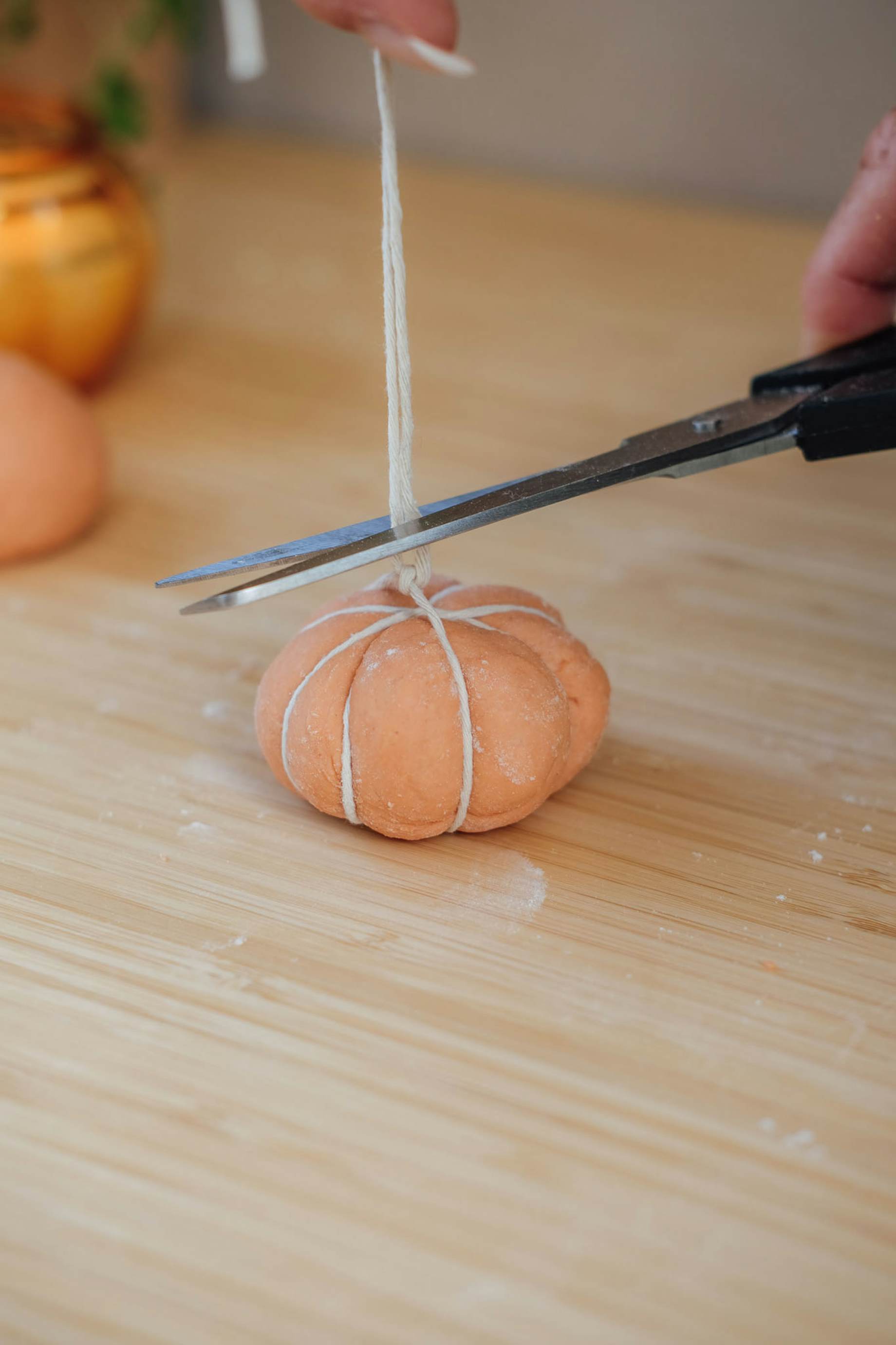 Bag lækre græskarboller til halloween med BilkaToGo