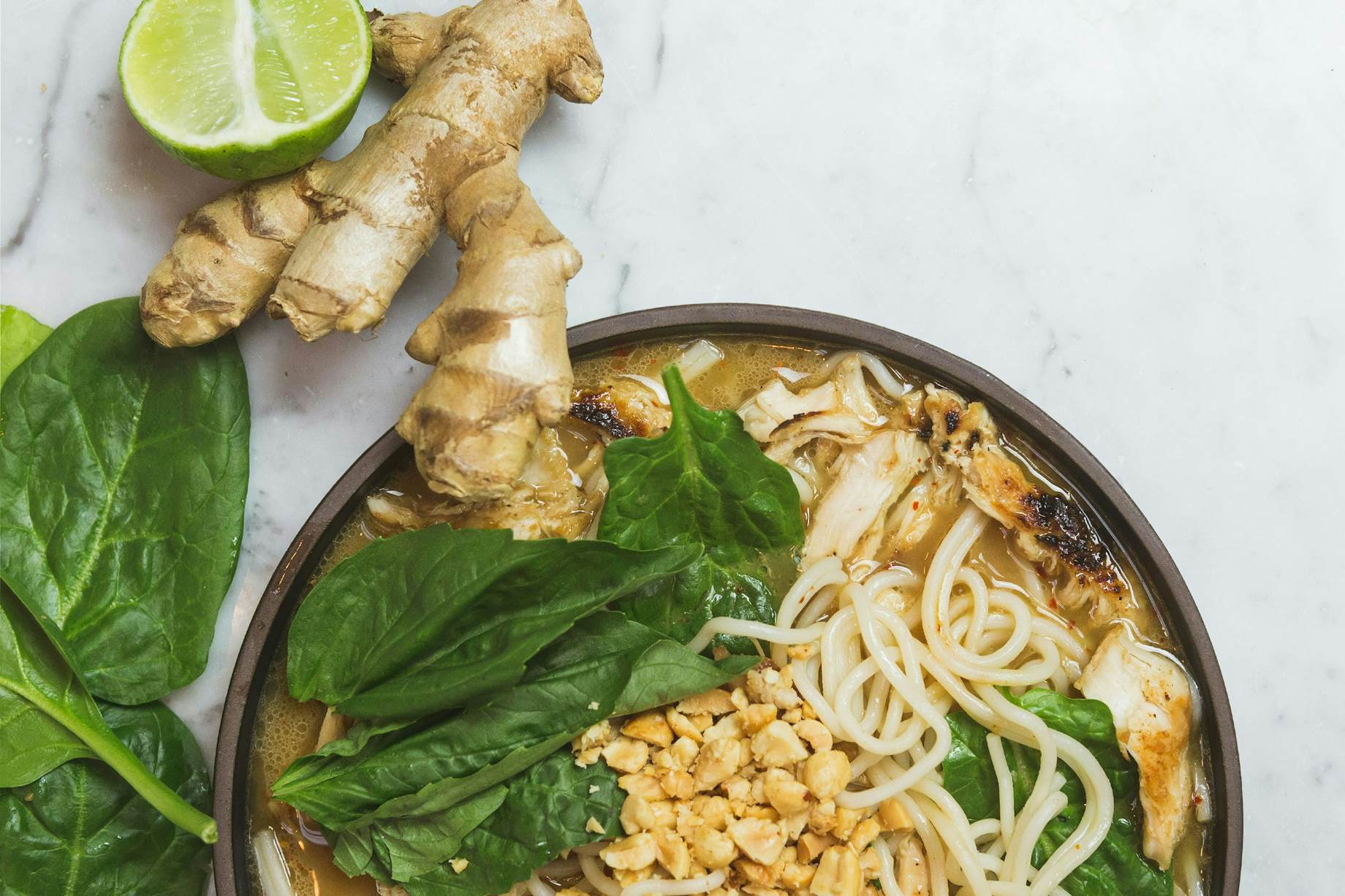 Se en oversigt og basisingredienser til thaimad hos BilkaToGo