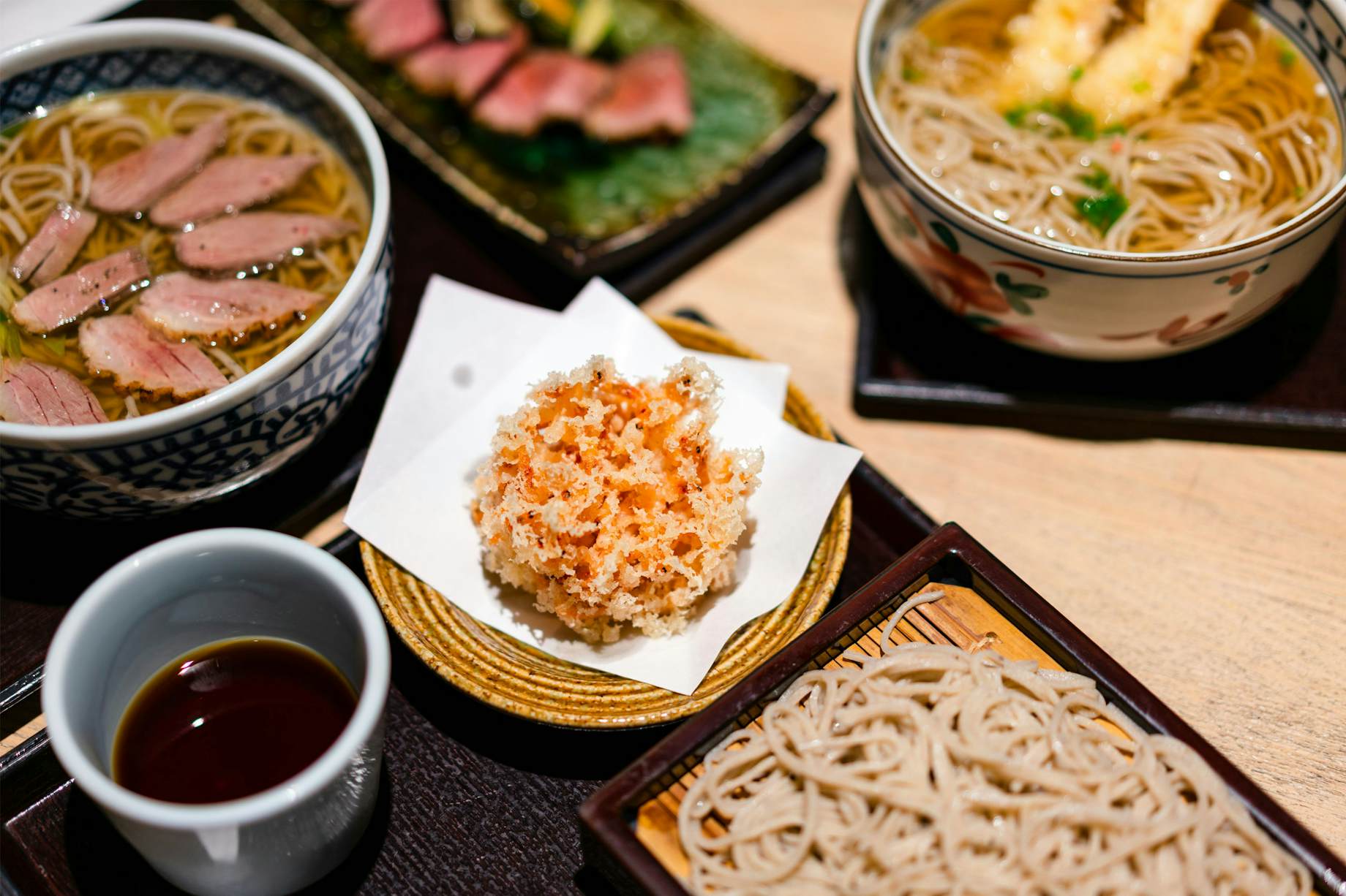 Forskellige japansk-inspirerede retter