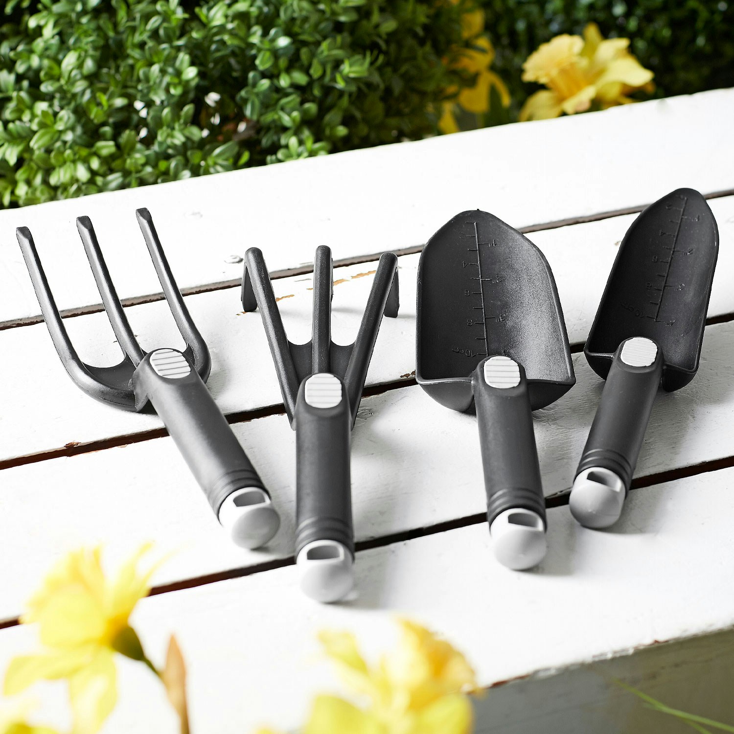 Forskellige haveredskaber. Køb haveredskaber hos BilkaToGo.