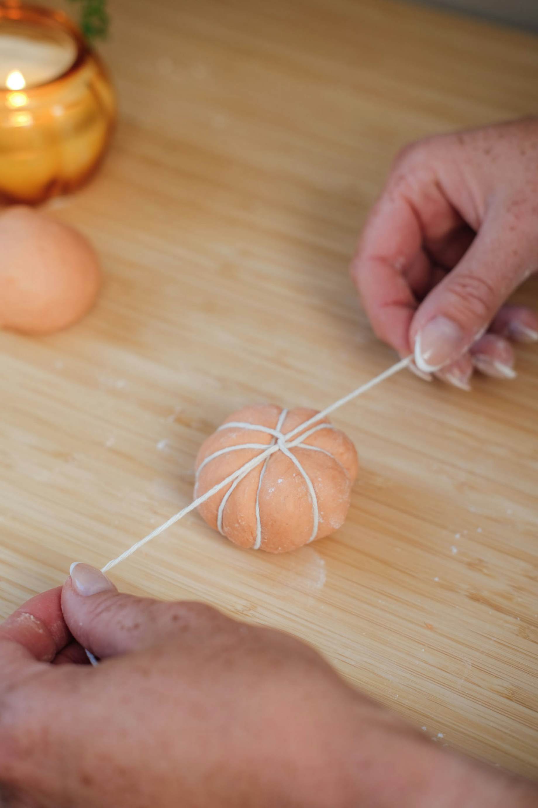 Bag lækre græskarboller til halloween med BilkaToGo