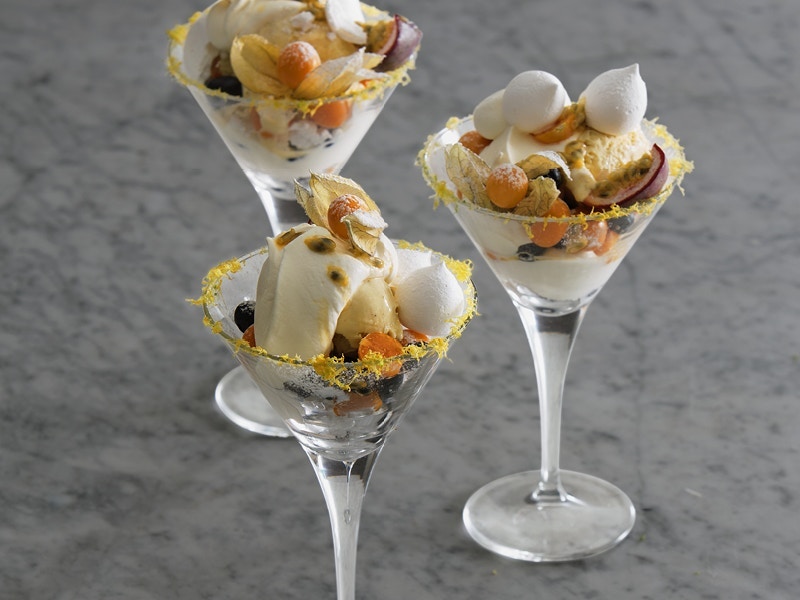 Opskrift på marengesdrøm med vanilje og frugt