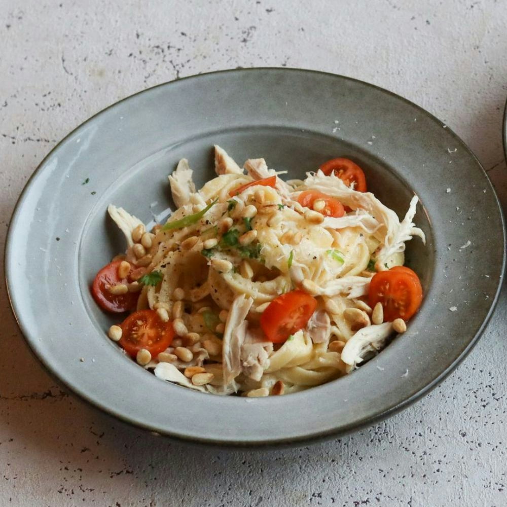 Pasta med kylling, tomat og parmesan