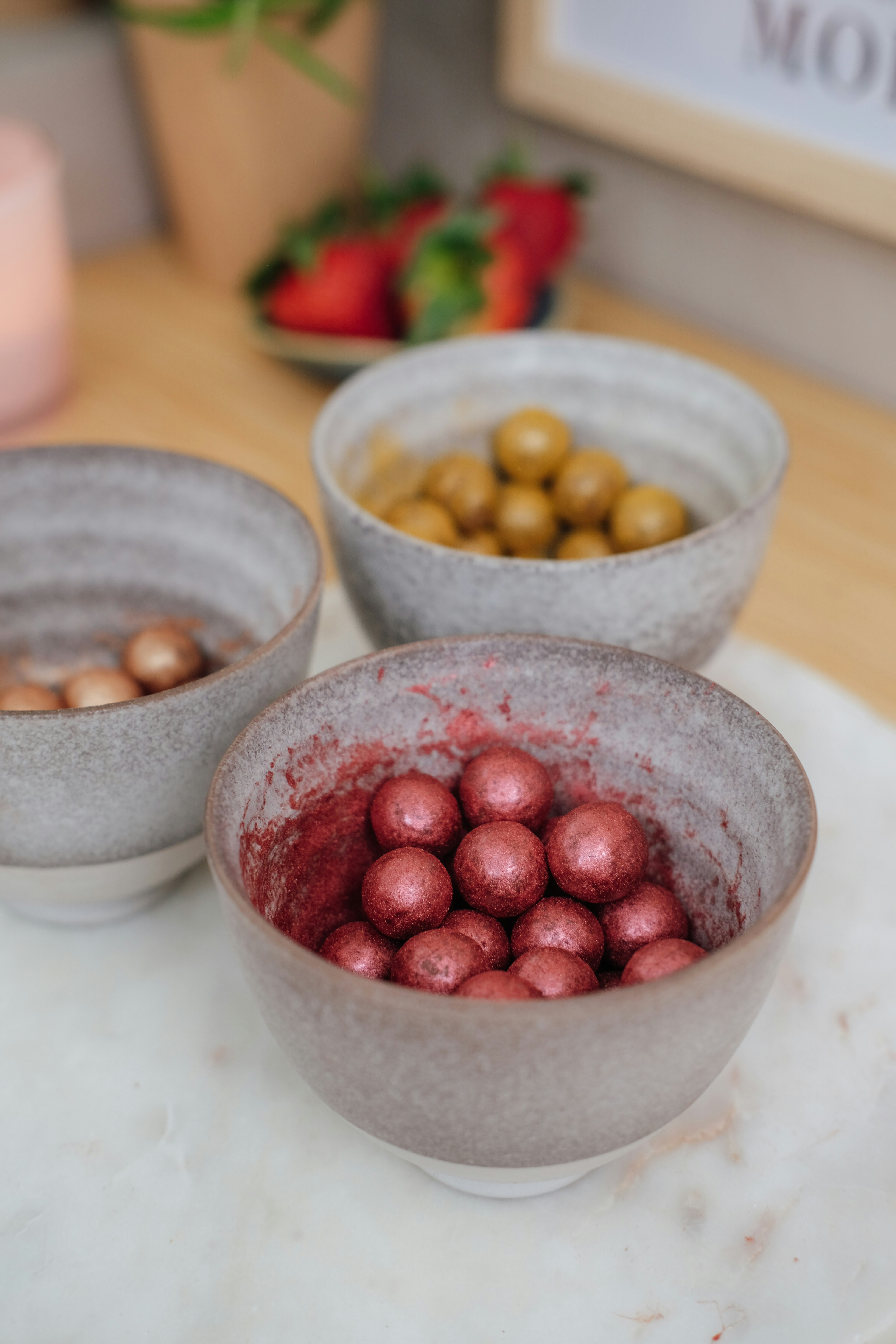 Lav fine glimmerkugler til kager med Bilka