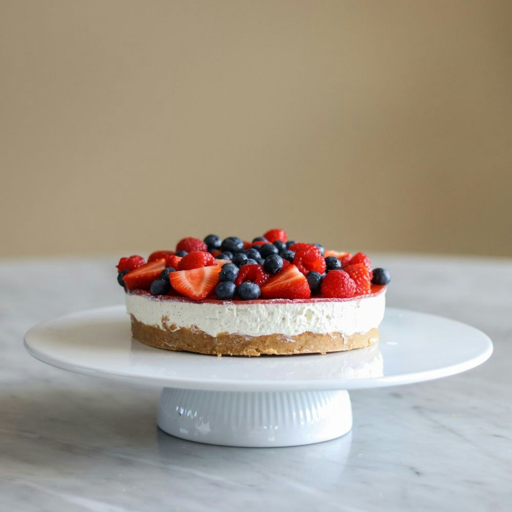 Cheesecake med jordbærgele og bær